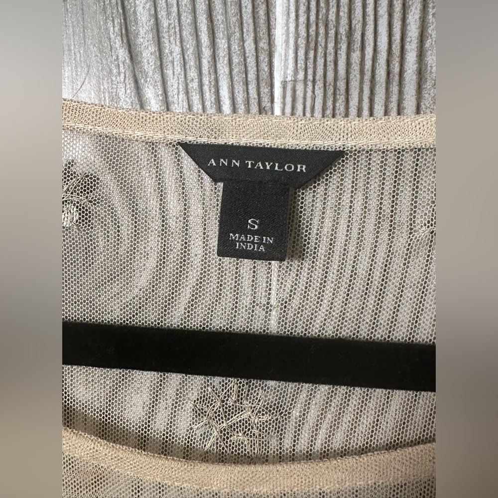$128 Ann Taylor Nude Beaded Mesh Top Sz Small - Picture 4 of 7